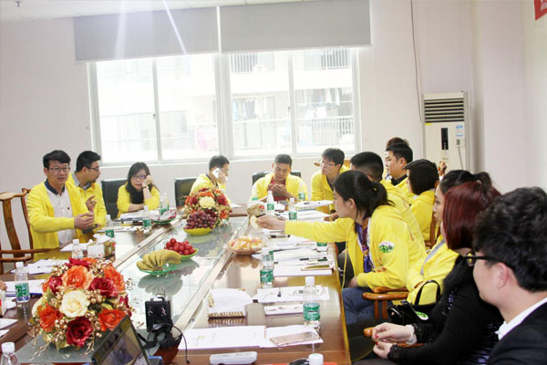 BSport体育官网创始人龙平芳女士同阿里巴巴上海浦东VIP客户进行分享互动