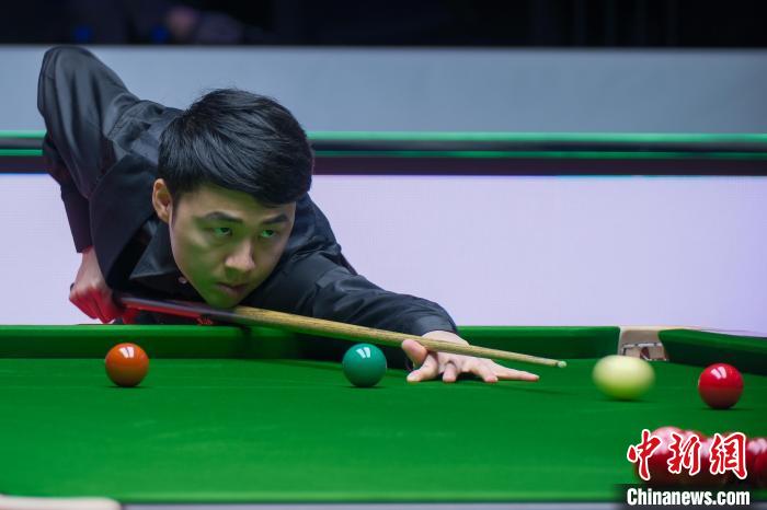 徐思在2025年斯诺克世界大奖赛16进8阶段惜败瓦菲