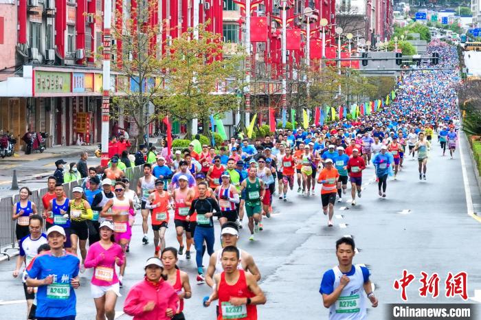 2025连南半程马拉松千人竞速瑶山赛道 佛山选手石