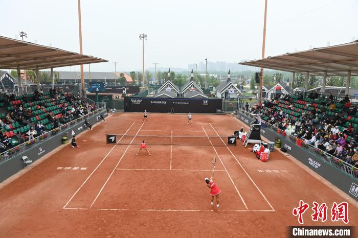 双打鏖战后生日惊喜！卢特利芙获中国球迷庆生
