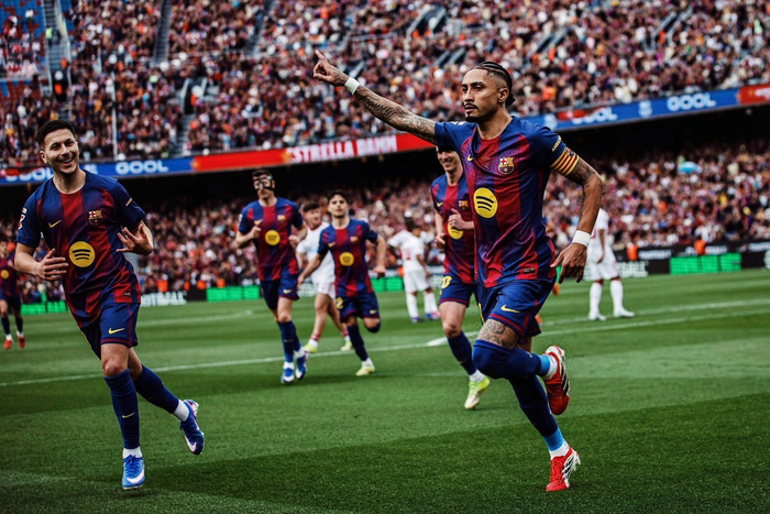 巴萨客场力克塞维利亚 登贝莱梅开二度助球队逆