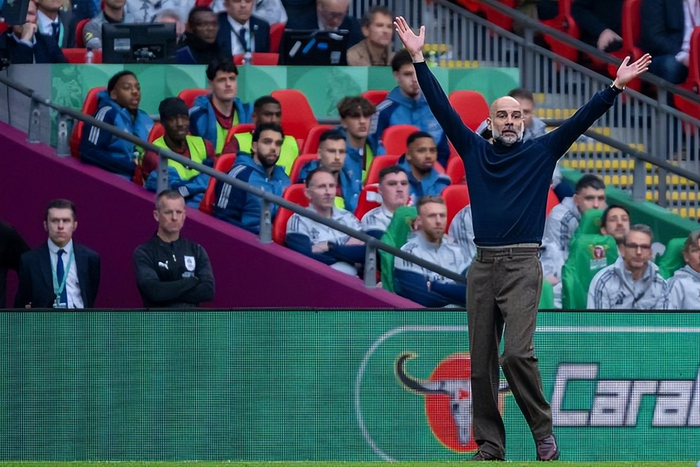 曼城力克阿森纳夺冠 瓜帅激动庆祝创纪录