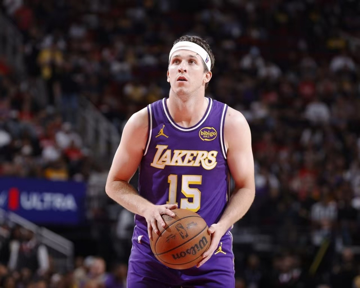 东契奇43分难掩湖人隐患 詹姆斯忧高出手打法影