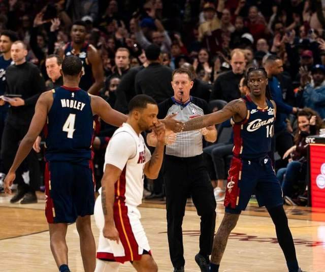 斯特鲁斯复出爆发率队大胜热火 骁勇表现或锁定