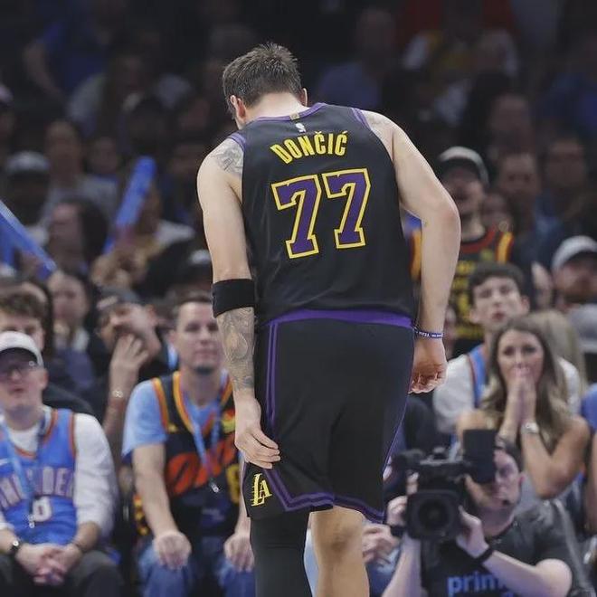 东契奇左腿筋二级拉伤 预计赛季报销湖人季后赛