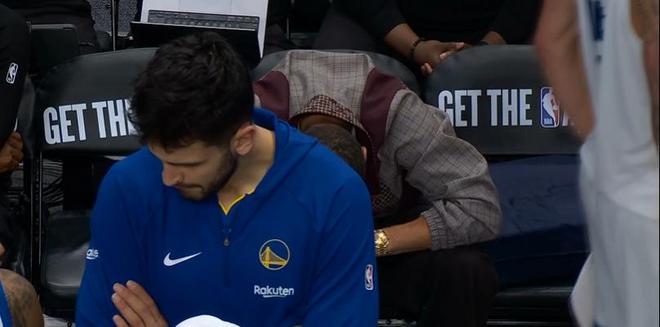 穆迪重伤倒地引唏嘘，利文斯顿伤情回顾显坚韧