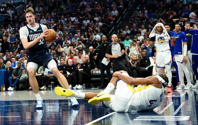 穆迪重伤倒地引唏嘘，利文斯顿伤情回顾显坚韧