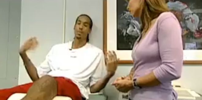 穆迪重伤倒地引唏嘘，利文斯顿伤情回顾显坚韧