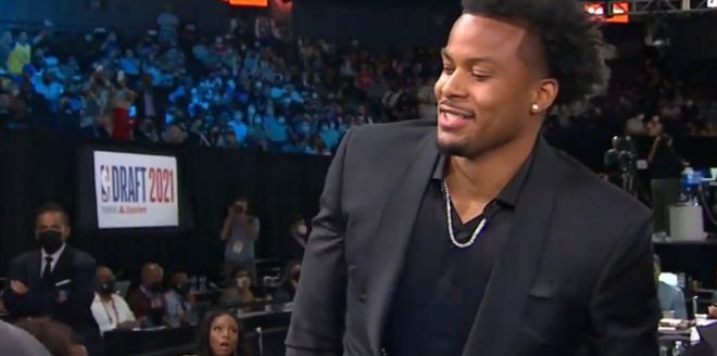 穆迪重伤倒地引唏嘘，利文斯顿伤情回顾显坚韧