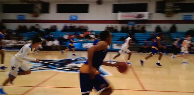 穆迪重伤倒地引唏嘘，利文斯顿伤情回顾显坚韧