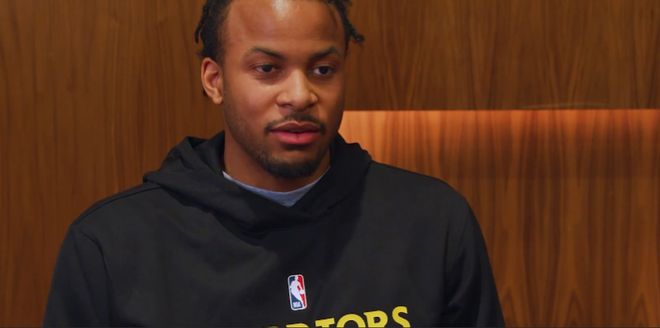 穆迪重伤倒地引唏嘘，利文斯顿伤情回顾显坚韧