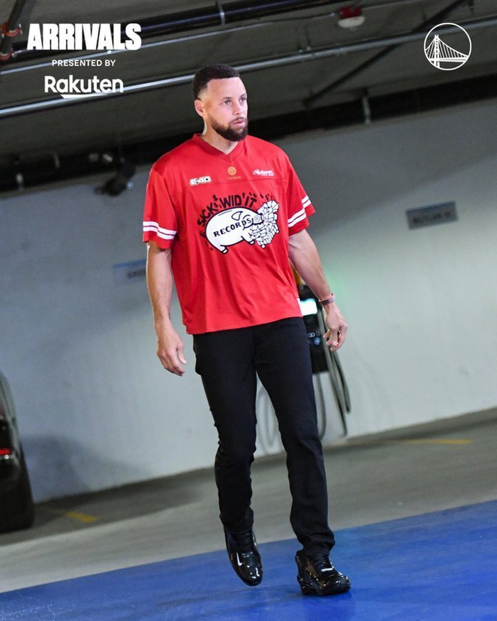 库里身披白巧克力战靴迎战国王，能否重现经典